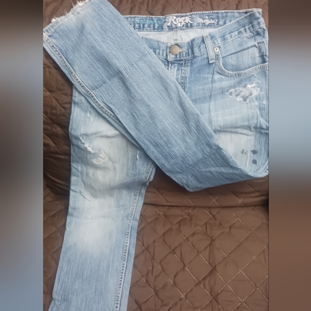 Light Blue Skinny Jeans with Distressed Style
